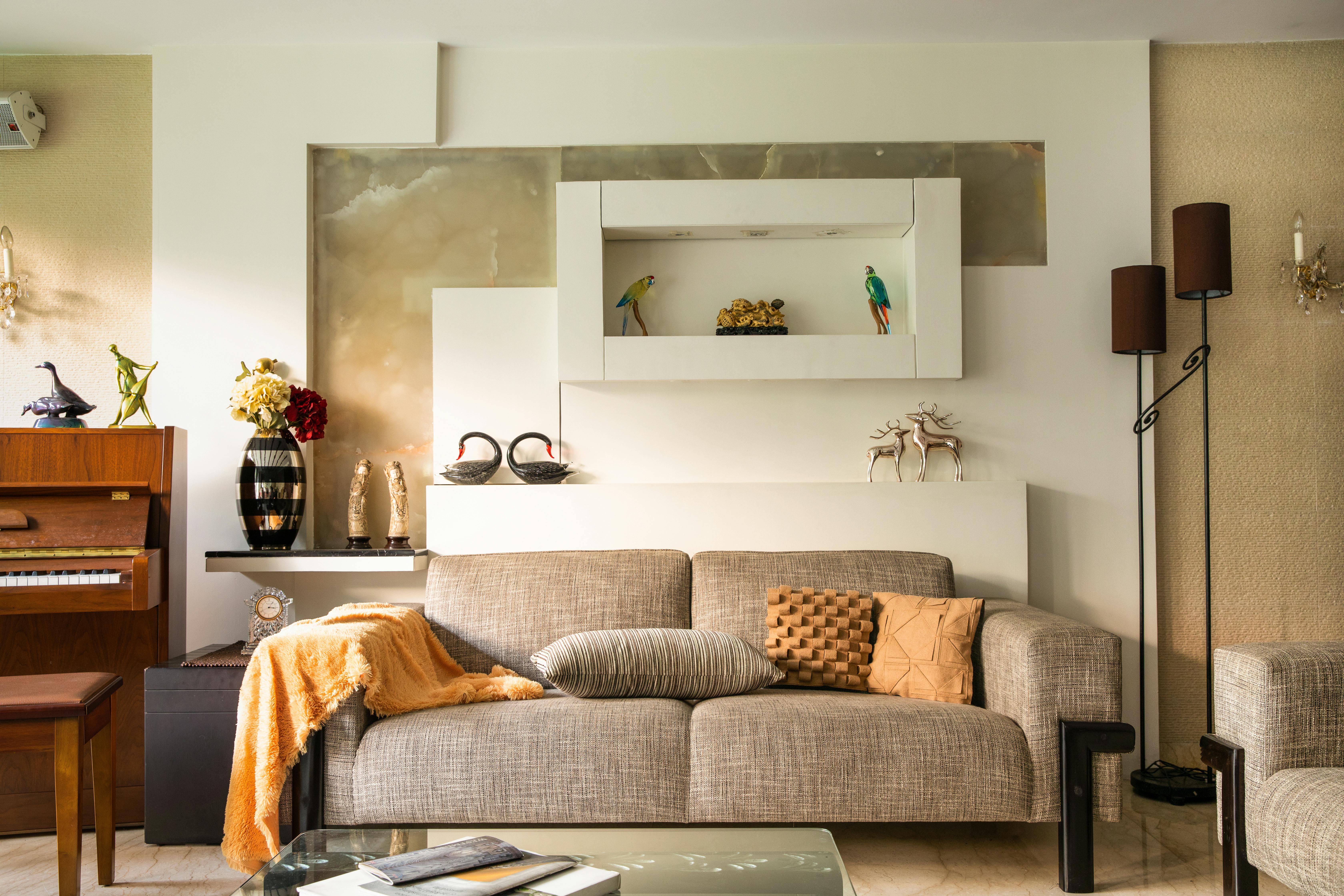 Earth tones y materiales brutos: La conexión natural en tu hogar